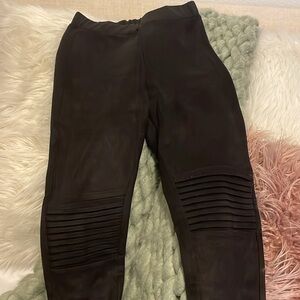 Black Leggings with ribbed knees ~ size S 🖤